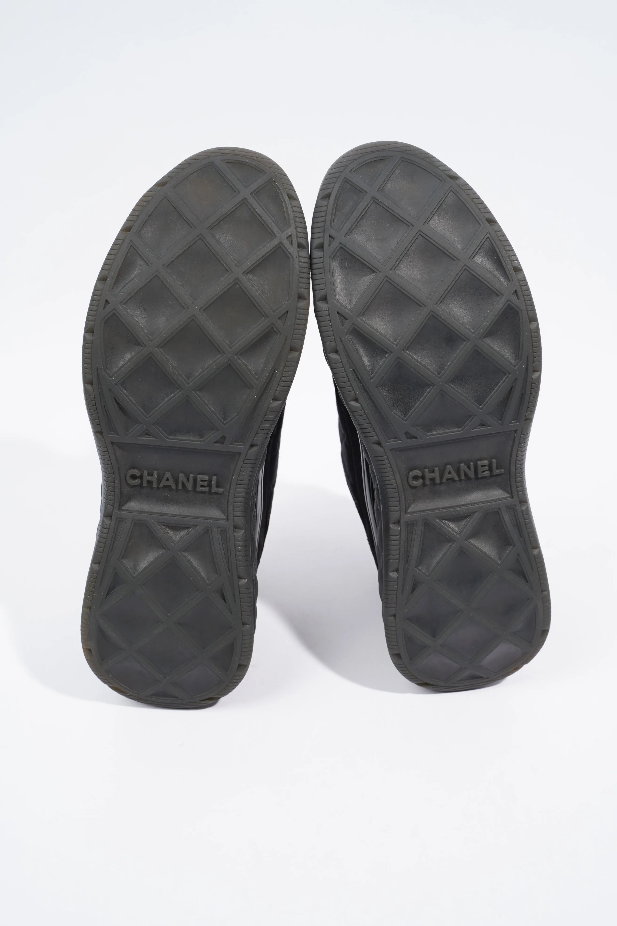 Chanel CC Logo Sneaker Black Canvas EU 39 UK 6