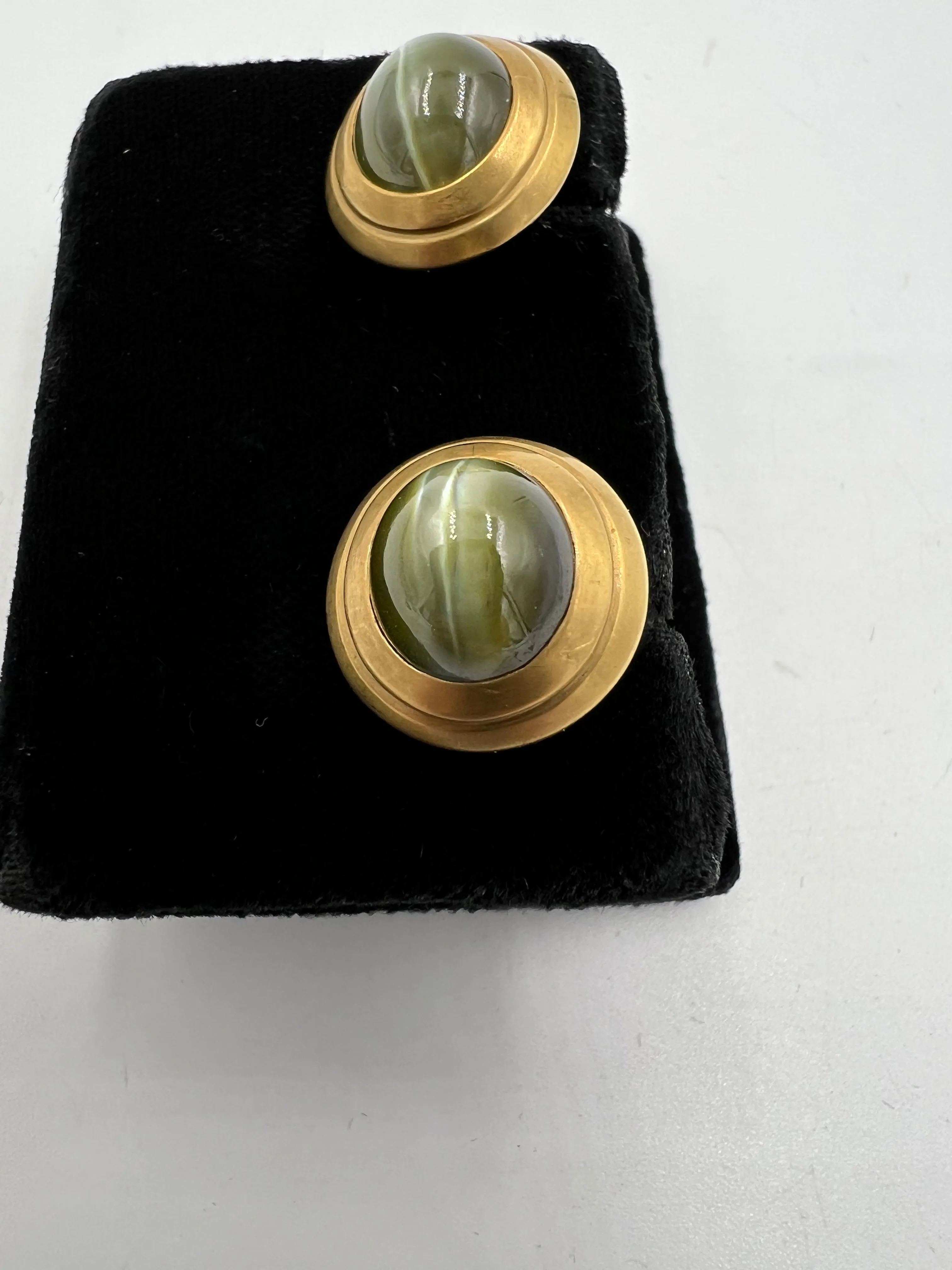 Chrysoberyl Cats Eye Yellow Gold Cufflinks