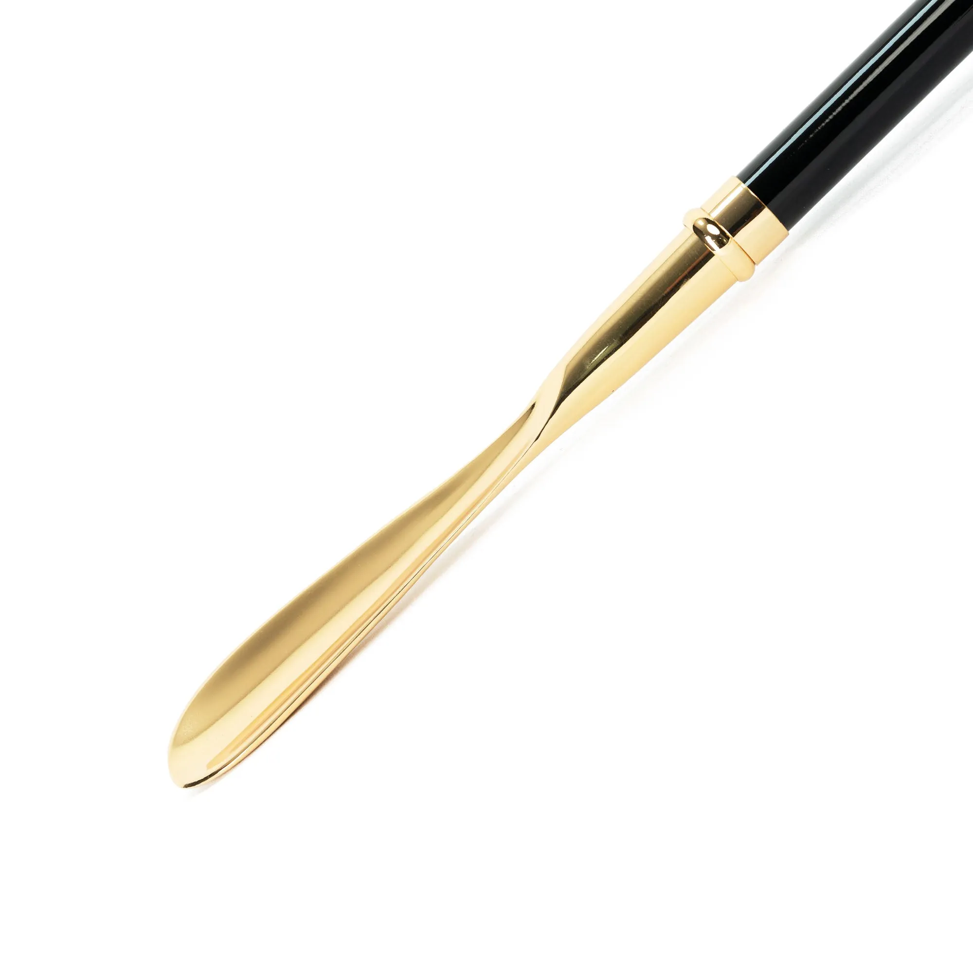 Cobra Craftsmanship: 24K Gold-Plated Shoehorn with Hand-Painted Cobra Handle