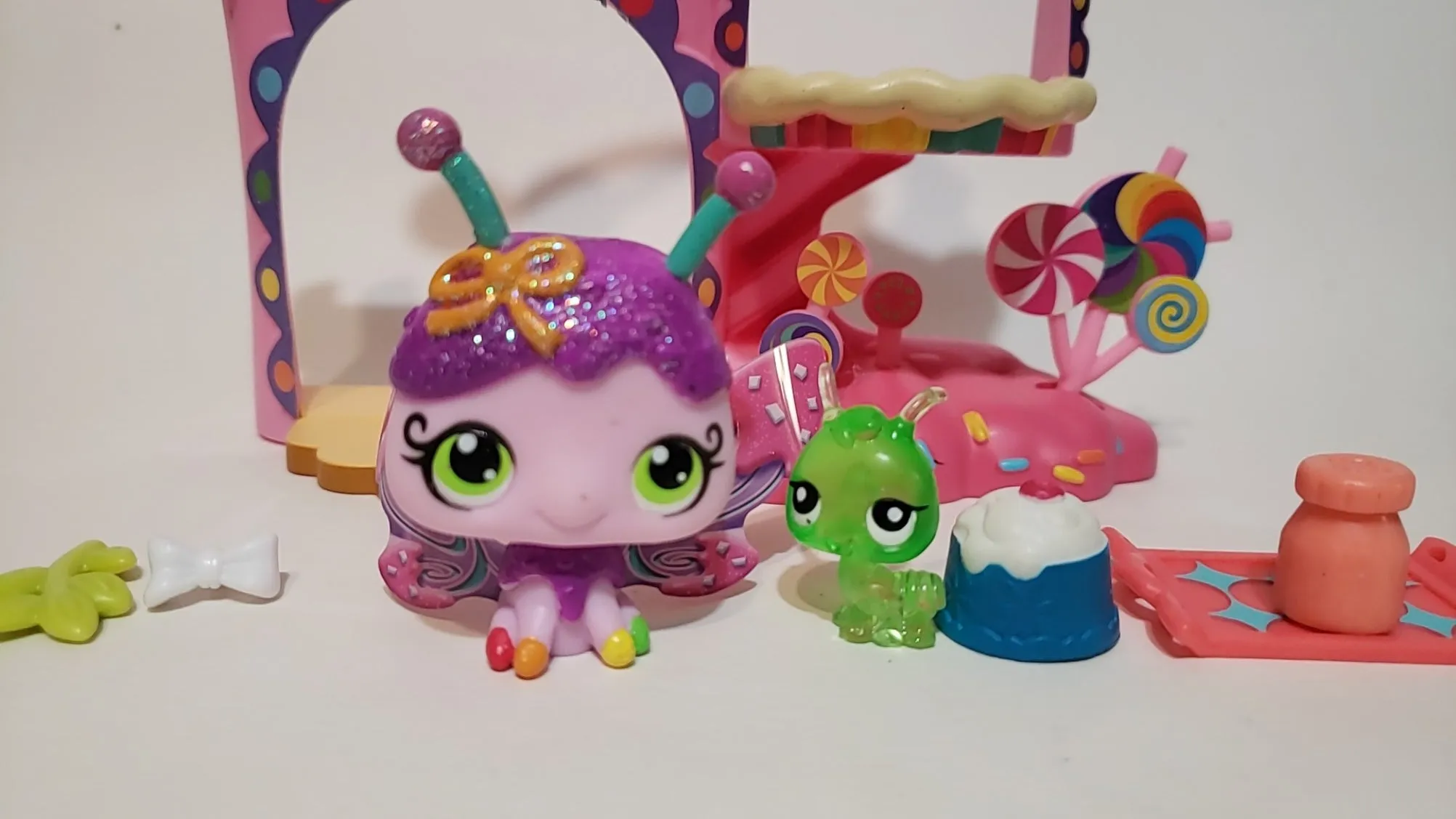 Littlest Pet Shop Candyswirl Dreams Fairy 3072  3073 with Playset and Accessories Set Authentic Lps NOV25J