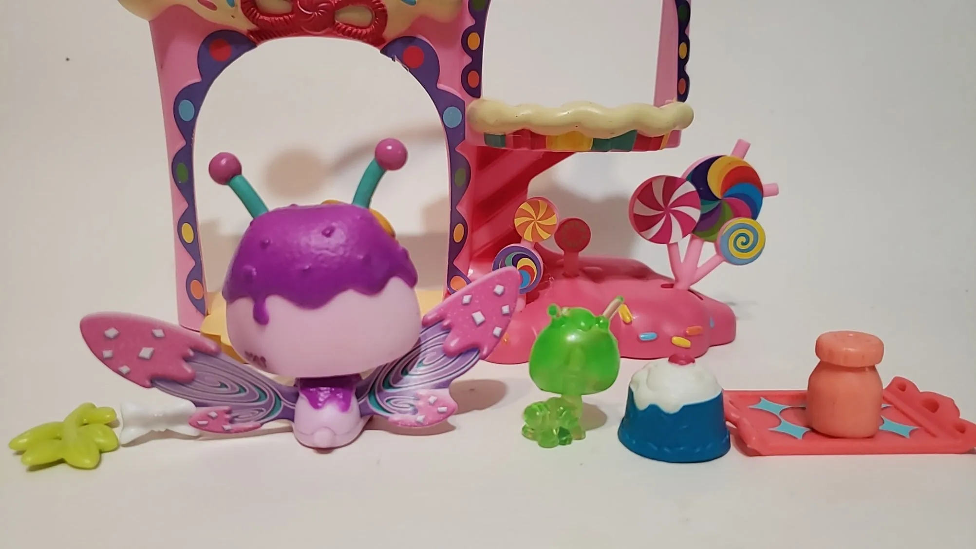 Littlest Pet Shop Candyswirl Dreams Fairy 3072  3073 with Playset and Accessories Set Authentic Lps NOV25J