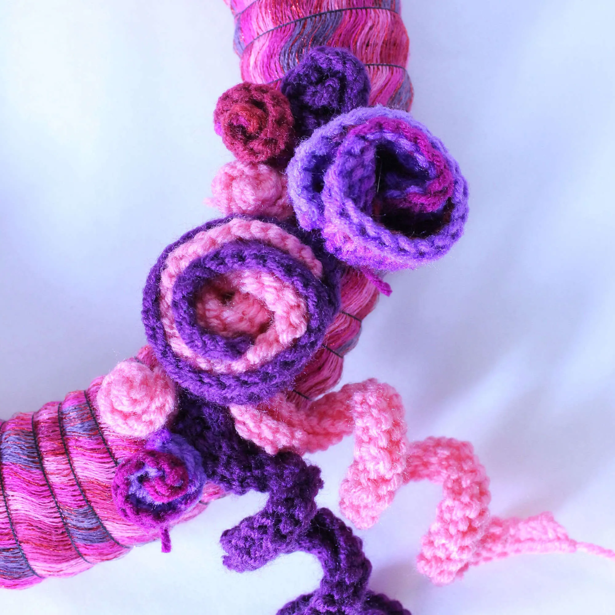 Red Heart Knit Glamorous Mom Wreath